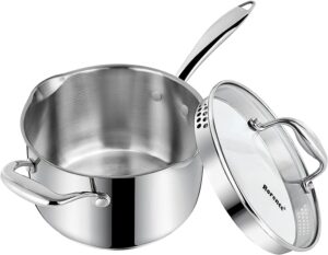 These stainless steel pans are perfect for making sauce 