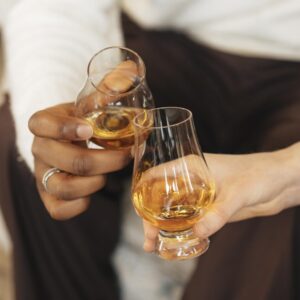 20 Best Whiskey Glasses for Gifting Luxury, Novelty & Personalized Picks 3 2 glencarin whiskey glass-min