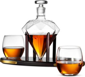 20 Best Whiskey Glasses for Gifting Luxury, Novelty & Personalized Picks 10 9 Crystal Whiskey Decanter & Glasses Gift Set by Godinger-min